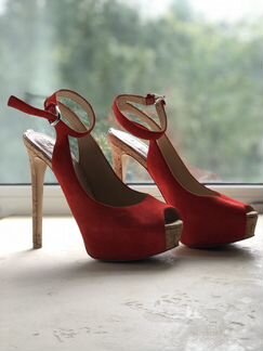 Босоножки Guess