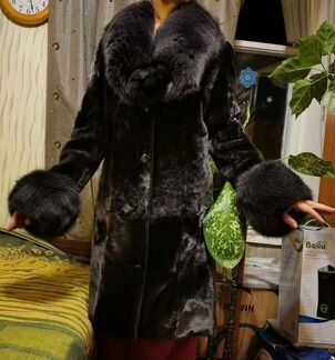 Шуба Алеф из мутона, воротник и рукава из песца