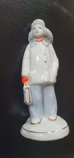Статуэтка фарфоровая школьник Дулево