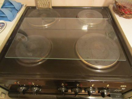 Стекло от чешской книжной полки