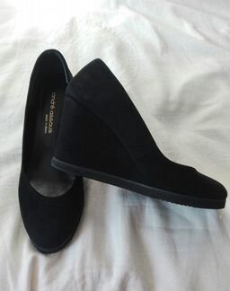 Новые замшевые туфли на танкетке Andre Assous