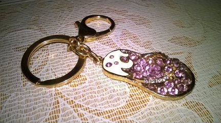 Заколки - невидимки, брелоки для ключей