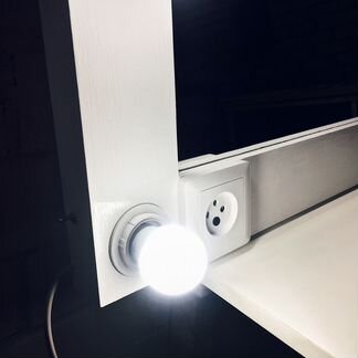 Настольное зеркало с лампочками 70 на 100 см белое