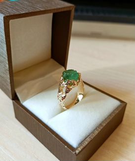 Золотое кольцо с природным изумрудом 2,4 карата