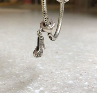 Pandora шарм туфелька