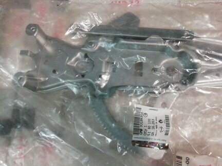 Стеклоподъемник передний правый Opel Meriva A