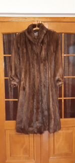 Шуба канадский бобер, состояние новой,размер 52