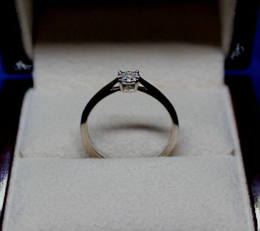 Золотое кольцо с бриллиантами