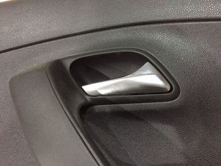 Обшивка двери задняя правая Volkswagen Polo V cfna