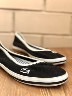 Балетки с ярким логотипом Lacoste