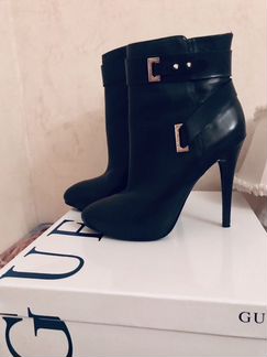 Ботинки Guess на каблуках