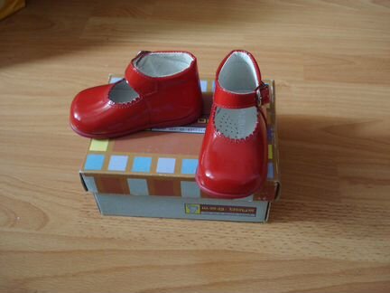 Новые лакированные туфли