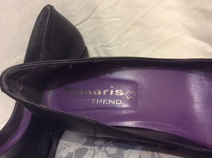 Кожаные чёрные итальянские туфли Tamaris