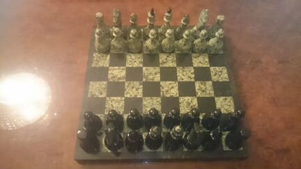 Шахматы каменные из змеевика