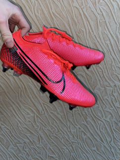 Футбольные бутсы nike
