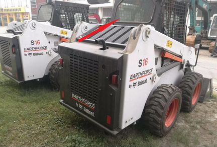 Стекло заднее на мини погрузчик Bobcat S16